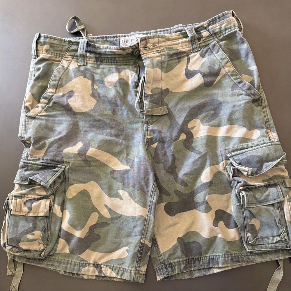Y2K Alert! Vintage Aeropostale Men's Camouflage Cargo Shorts - 38